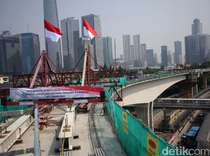 Video Proses Tersambungnya Jembatan Lengkung LRT Pemecah Rekor