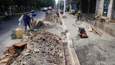 Material Proyek Trotoar Makan Bahu Jalan Lenteng Agung