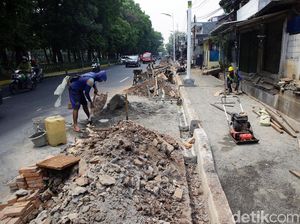 Material Proyek Trotoar Makan Bahu Jalan Lenteng Agung