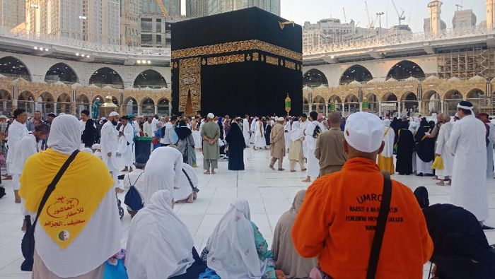 Marbut DKI Umrah Jemaah umrah marbut dan majelis taklim DKI menunaikan tawaf wada sebelum pulang ke Tanah Air. Marbut dan majelis taklim rencananya terbang ke Indonesia malam ini.