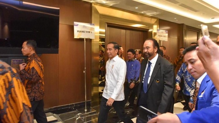 Jokowi dan Surya Paloh di HUT ke-8 Partai NasDem.