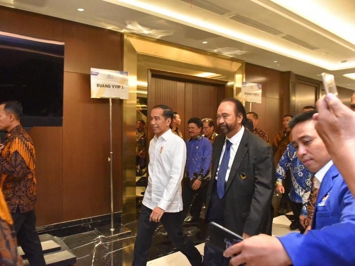 Jokowi dan Surya Paloh di HUT ke-8 Partai NasDem.