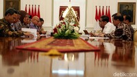 Jajaran Komisi Pemilihan Umum (KPU) melaporkan evaluasi Pemilu 2019 kepada Presiden Joko Widodo (Jokowi). KPU memberi catatan mengenai keterwakilan perempuan yang terpilih menjadi legislator.