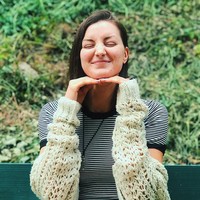 Aku mengajarkan wanita bagaimana cara untuk menjadi sangat percaya diri tanpa makeup, bagaimana menggunakan hukum tarik menarik untuk menyembuhkan jerawat mereka dan bagaimana terbebas dari rasa khawatir, obsesi, dan stres terus menerus yang mereka rasakan karena kulit, tulisnya. Foto: Instagram @skinwithlea