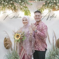 Kesha Ratuliu pertama kali terlihat memakai hijab saat mengadakan lamaran dengan pria pilihannya, Adhi Permana di Connectinc, Cilandak, Jakarta Selatan pada Sabtu (09/11/2019). Foto: instagram @dsrdbride
