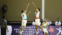 Pjs. Grup CEO MIND ID, Ogi Prastomiyono, membuka kick off rangkaian kegiatan, diawali dengan pertandingan basket. Istimewa/Dok. MIND ID.