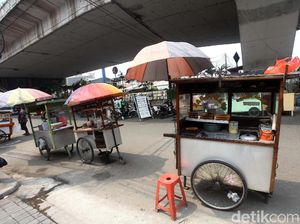 PKL Kuasai Kolong Flyover Roxy