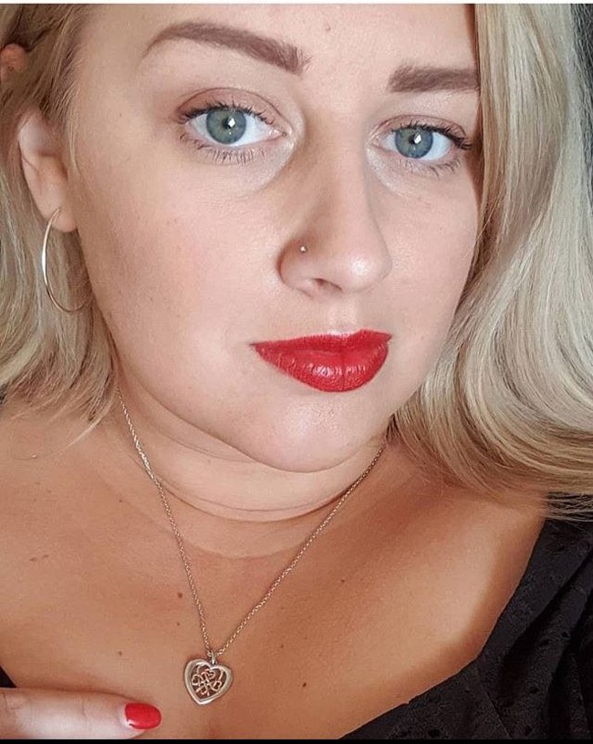 Hujatan online bisa sangat sulit untuk ditangani. Ketika saya pertama kali memulai di Instagram, saya merasa sangat sulit untuk berurusan dengan komentar seperti kamu gemuk dan tidak sehat atau kamu pantas mati muda. Saya menerima pesan penuh kebencian di setiap waktu, jelas Laura. (Foto: Instagram/@perks_of_being_laura)