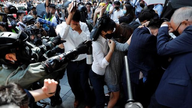 Hong Kong Mencekam: Pendemo Ditembak, Aktivis Ditangkap