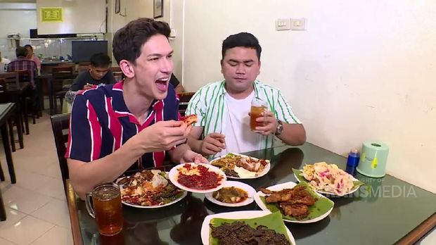 Mantap! Makan Soto Betawi, Rendang Jengkol, hingga Nasi Siram Bikin Laper