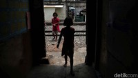 Upaya menata kampung kumuh di kawasan Ibu Kota itu diharapkan dapat memberikan kehidupan yang lebih layak dan meningkatkan taraf hidup bagi warga yang tinggal di kawasan permukiman kumuh tersebut.