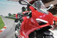 Ducati Panigale V2, Superbike yang Lebih Jinak