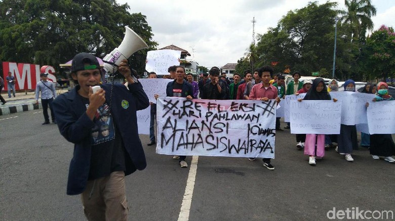 Refleksi Hari Pahlawan, Mahasiswa Ciamis Tolak Kenaikan Iuran BPJS Refleksi Hari Pahlawan, Mahasiswa Ciamis Tolak Kenaikan Iuran BPJS