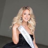 Inilah wanita berkursi roda pertama yang melaju di kontes kecantikan di Amerika Serikat. Ia adalah Madelina Delp yang menjadi kontestan pertama yang tampil dengan bantuan kursi roda di Miss North Carolina USA. Foto: dok. Instagram @liveboundlessgirl