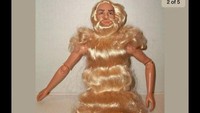Barbie dengan tema abad pertengahan. Ceritanya ini bisa jadi penyihir.rambut asli manusia. Dijual US$ 5.000 belum ongkir kalau Anda berminat. Istimewa/Dok. Boredpanda. Istimewa/Dok. Boredpanda.