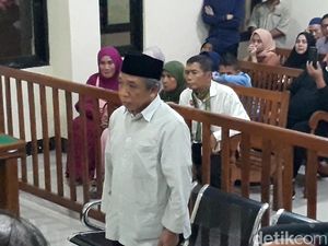 Palsukan Keterangan Lulus, Pelawak Qomar Divonis 17 Bulan Penjara