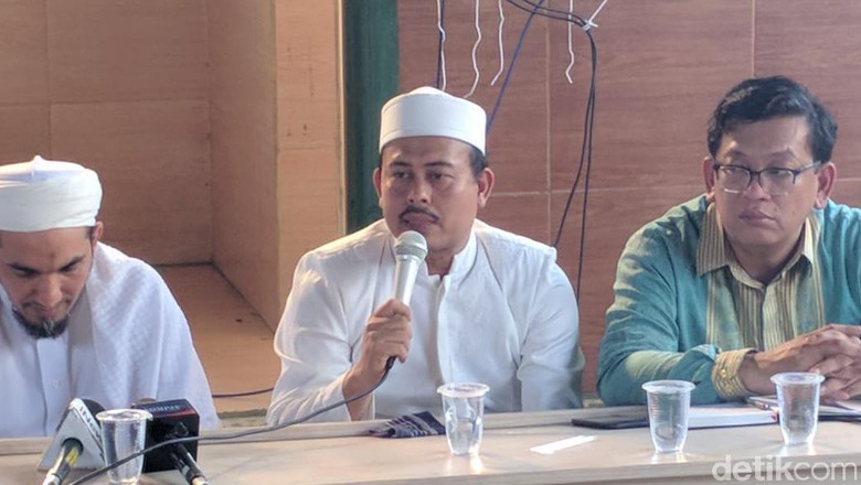 Kok Habib Rizieq Baru Sekarang Tunjukkan Surat Cekal? Ini Jawaban PA 212 Kok Habib Rizieq Baru Sekarang Tunjukkan Surat Cekal? Ini Jawaban PA 212