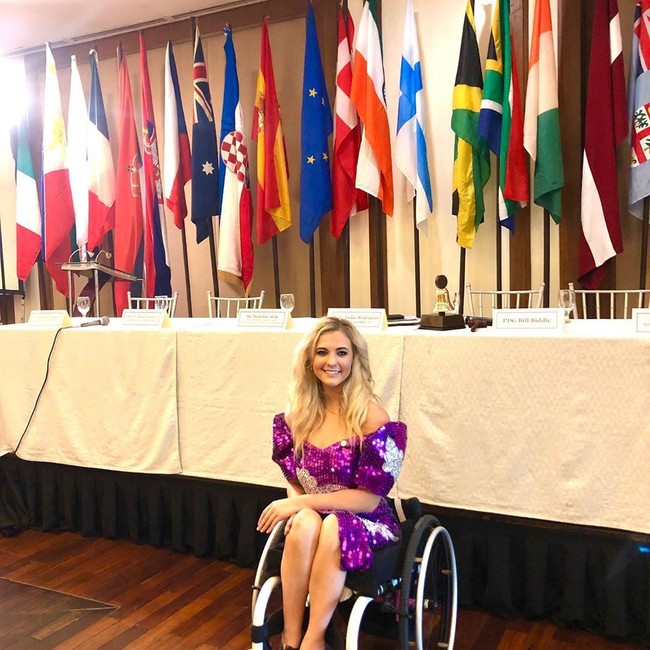 Meski tak menjadi juara, namun Madeline sudah sangat bangga dengan pencapaiannya ini. Dia pun berharap ajang kontes kecantikan dunia bisa lebih menerima standar kecantikan yang lebih luas lagi. Foto: dok. Instagram @liveboundlessgirl