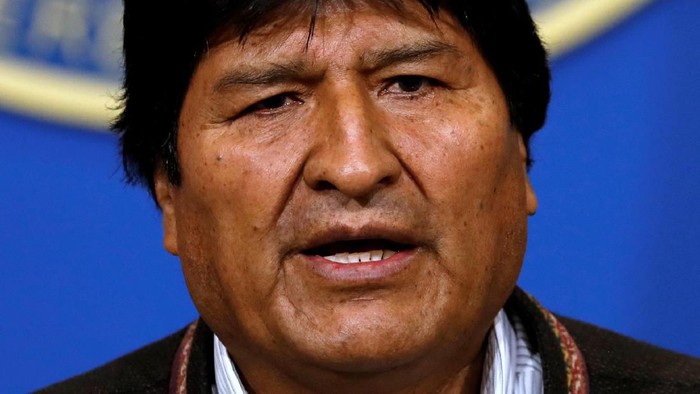 Bolivias President Evo Morales addresses the media at the presidential hangar in the Bolivian Air Force terminal in El Alto, Bolivia, November 10, 2019. REUTERS/Carlos Garcia Rawlins