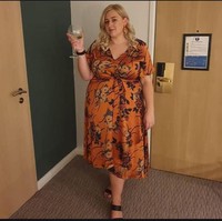 Ini tentang bagaimana perasaan kita dan melihat diri kita sendiri. Itu sebabnya mencintai bentuk tubuhmu penting untuk kesehatanmu. Mengenakan bikini yang serasi, itu membuatku merasa kuat, imbuhnya. (Foto: Instagram/@perks_of_being_laura)