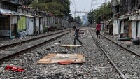 Kawasan Kelurahan Pademangan Barat di Jakarta Utara ini merupakan salah satu area permukiman padat penduduk bagi warga kelas menengah ke bawah.