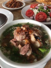 Mantap! Makan Soto Betawi, Rendang Jengkol, hingga Nasi Siram Bikin Laper