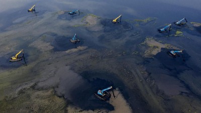Pengerukan Waduk Pluit untuk Antisipasi Banjir