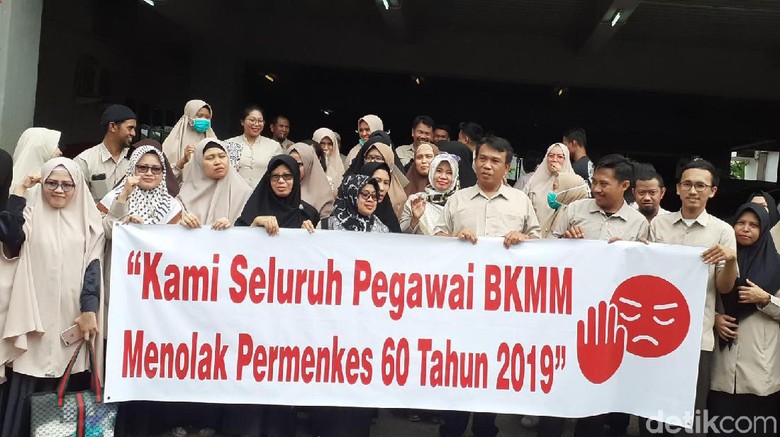 Dokter-Perawat Balai Kesehatan Mata Makassar Demo Tolak Permenkes Dokter-Perawat Balai Kesehatan Mata Makassar Demo Tolak Permenkes