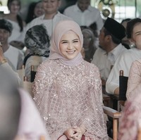 Keponakan Mona Ratuliu ini aktif bermain sinetron sejak 2007. Sinetron Suci menjadi layar kaca yang mempopulerkannya. Setelahnya Kesha kerap membintangi beberapa iklan dan film. Foto: instagram @dsrdbride