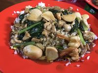 Mantap! Makan Soto Betawi, Rendang Jengkol, hingga Nasi Siram Bikin Laper