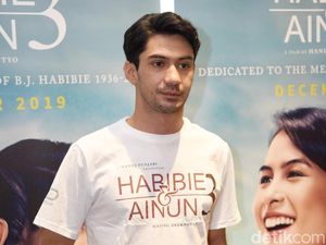 Reza Rahadian Sedih Tak Pernah Satu Film dengan Ria Irawan