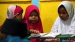 Mengintip Kesibukan Warga di Perbatasan RI Kala Malam Tiba