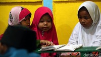 Kegiatan mengaji bersama itu dilakukan di salah satu masjid yang berada di wilayah perbatasan Indonesia dengan Singapura tersebut.