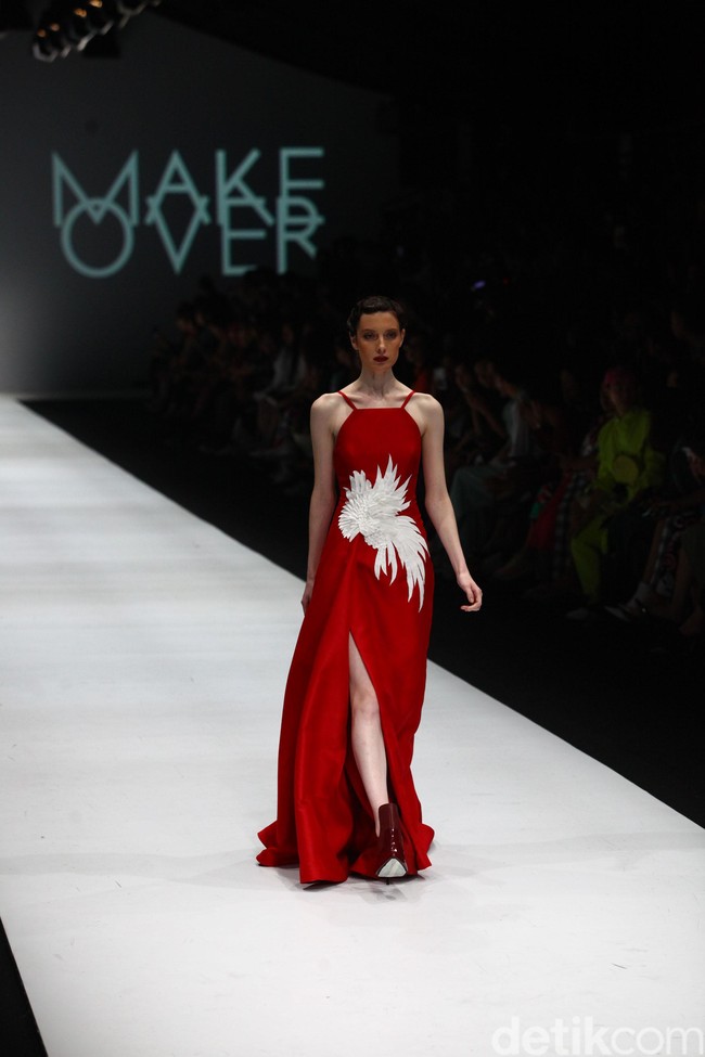 Albert Yanuar merilis koleksi terbarunya dengan mengambil tema Vare Voluceres di Jakarta Fashion Week 2020, Senayan City, Jakarta, Kamis [24/10/2019]. Foto: Rifkianto Nugroho/detikcom