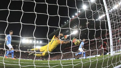 Liverpool Libas Man City dalam Duel Panas di Anfield