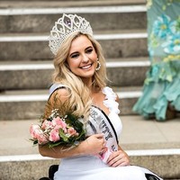 Namun dari video yang ditampilkan di Instagramnya, Madeline mengayuh kursi roda dengan elegan. Gemuruh tepuk tangan penonton pun bergaung di gedung tempat dilaksanakan kontes kecantikan tersebut pada Sabtu (9/11/2019).6 Foto: dok. Instagram @liveboundlessgirl