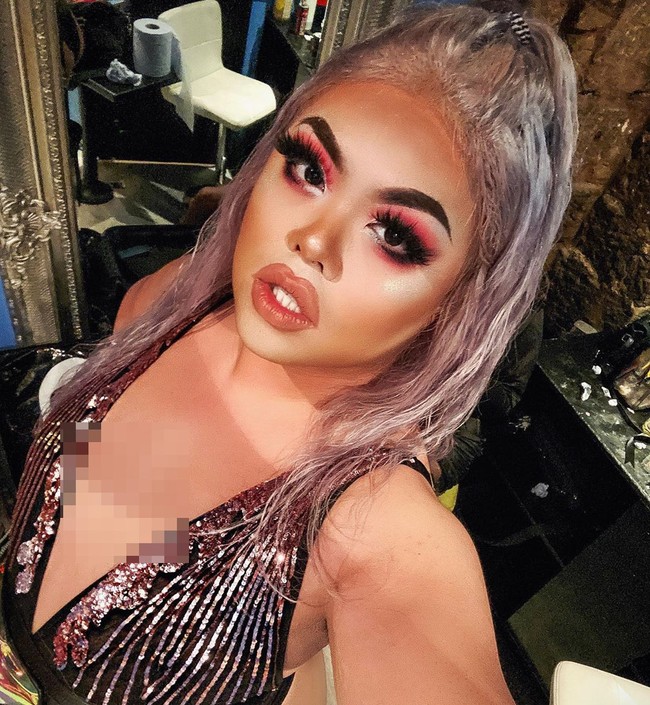 Ketika sudah menjadi drag queen, pria yang memilih nama panggung Sum Ting Wong ini tampil bak diva. Ia tampil dengan wig dan makeup yang medok.  Foto: Instagram