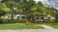 Bridges memasang harga US$ 8 juta (Rp 112 miliar) untuk rumah ini April lalu, Oprah menawar dan akhirnya sepakat terjual di harga US$ 6,85 juta (Rp 96 miliar). Eric Foote, Elevated Horizon/CNBC.Com.