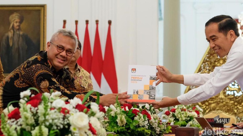 Lapor Evaluasi Pemilu ke Jokowi, KPU Singgung Partisipasi Pemilih Lapor Evaluasi Pemilu ke Jokowi, KPU Singgung Partisipasi Pemilih