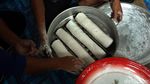 Geliat Pembuatan Oleh-oleh di Perbatasan RI