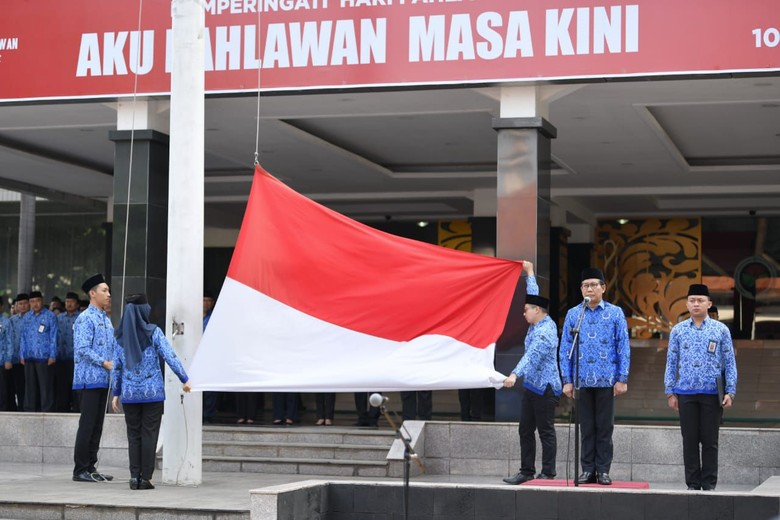 Peringati Hari Pahlawan, Mendes Halim Ajak Pegawai Optimalkan Kinerja Peringati Hari Pahlawan, Mendes Halim Ajak Pegawai Optimalkan Kinerja