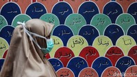 Ada banyak tema mural yang dibuat, di antaranya adalah huruf hijaiyah.