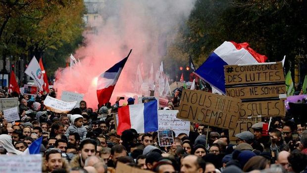 Aksi massa melawan Islamofobia di Paris