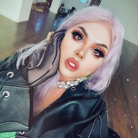 Aku tidak bisa menjadi penyanyi jika tidak menjadi drag queen. Aku pria china yang gemuk dan tak punya rambut. Aku tidak bisa menjadi apa-apa, jadi dengan menjadi drag bisa meraih mimpiku menjadi artis dan penyanyi, ungkapnya, seperti dikutip Radio Times.  Foto: Instagram