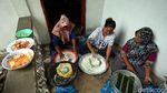 Geliat Pembuatan Oleh-oleh di Perbatasan RI