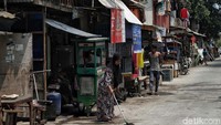 Permukiman kumuh di kawasan Jakarta menjadi salah satu persoalan yang terus dicari solusinya oleh Pemprov DKI Jakarta.