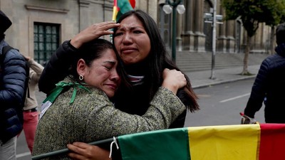 Luapan Emosi Warga Bolivia Sambut Pengunduran Diri Presiden Morales