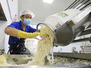 Produk Mie yang Dibuat Terlalu Bau, Perusahaan Beri Karyawan Bonus Rp 14 Juta