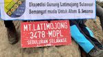 Foto: Nenek 66 Tahun dari Pekalongan yang Hobi Naik Gunung