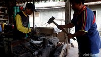 Meski demikian, tidak memungkiri jika beberapa pelanggan sempat memilih produk lain karena murah. Namun, nantinya pembeli akan kembali memilih alat pertanian yang lebih bagus dan awet.